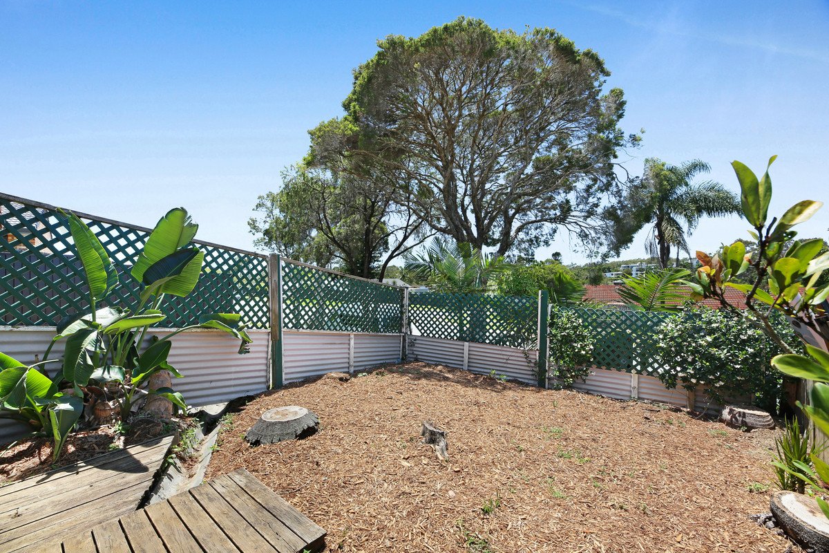2/10 Botanical Drive Labrador 4