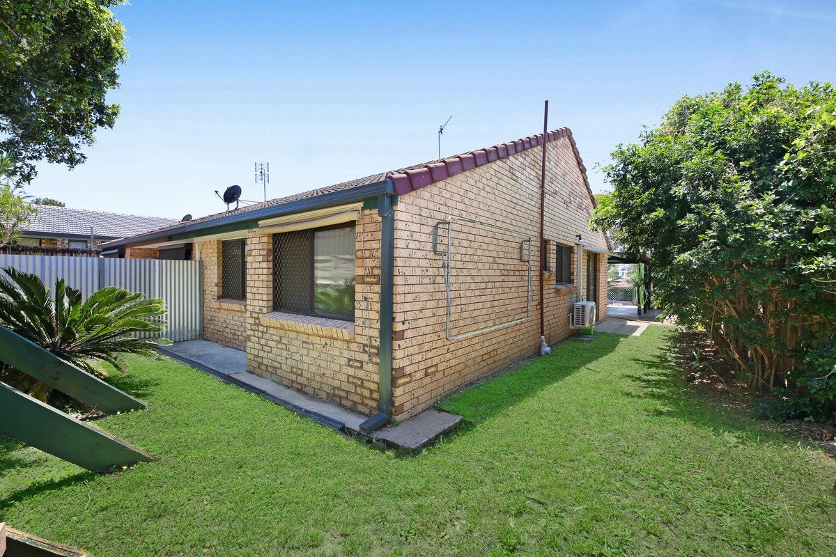 2/10 Botanical Drive Labrador 5