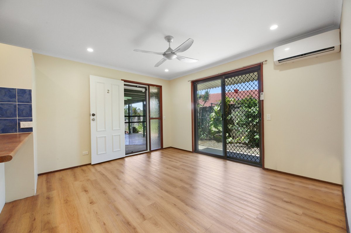 2/10 Botanical Drive Labrador 10