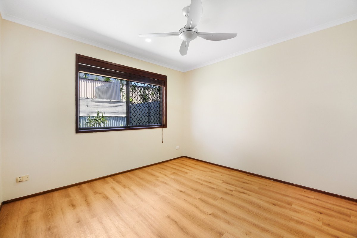2/10 Botanical Drive Labrador 11