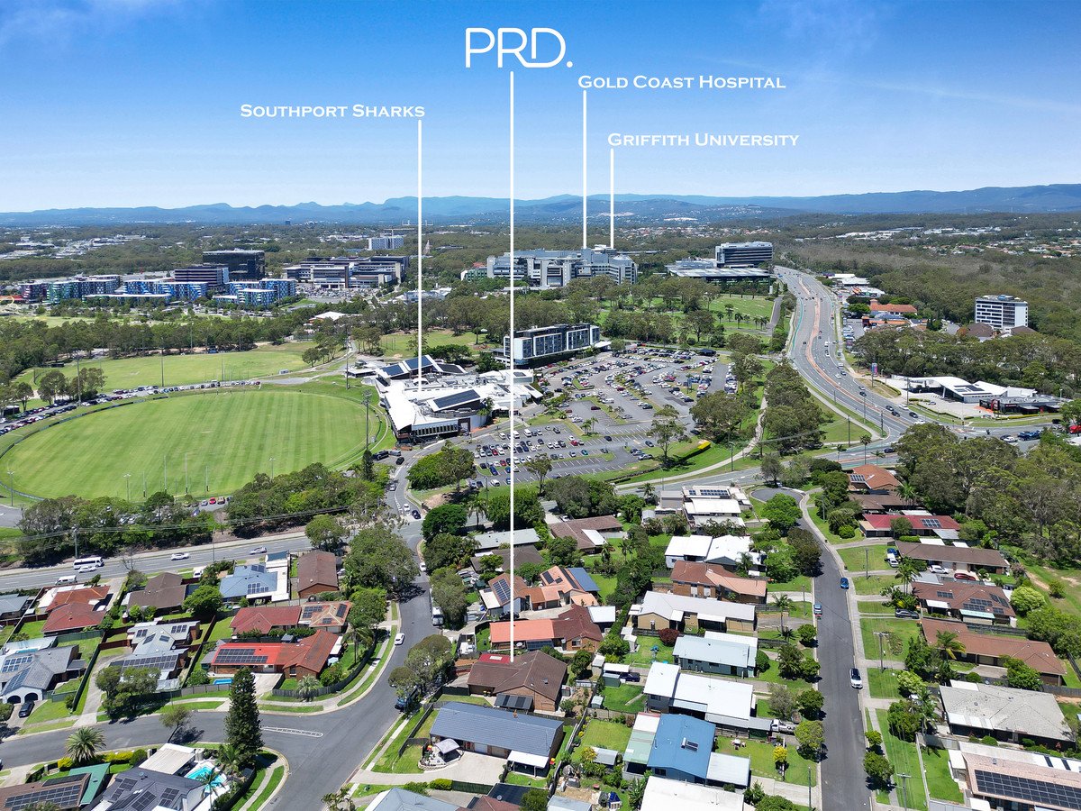 2/10 Botanical Drive Labrador 16