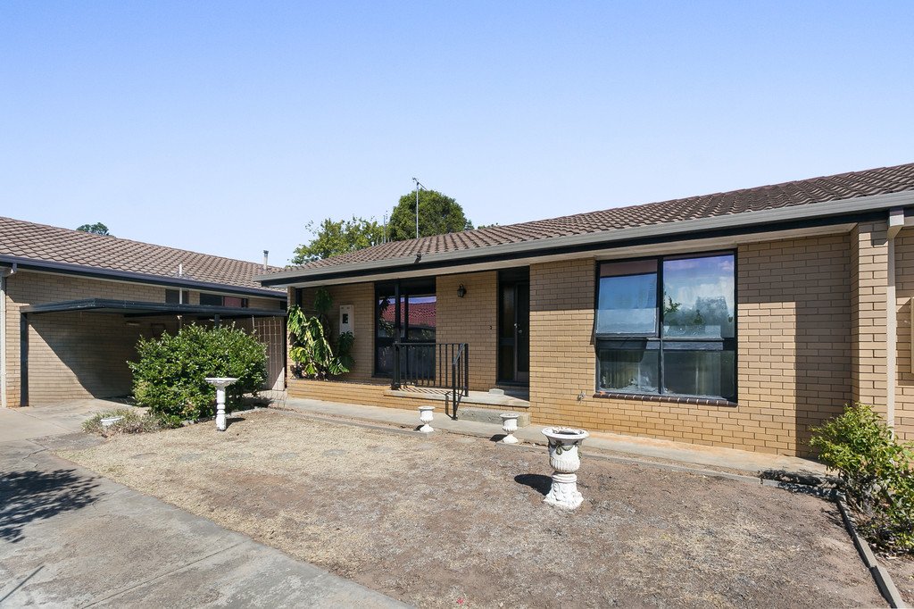 2/10 Button Street STRATHDALE 1
