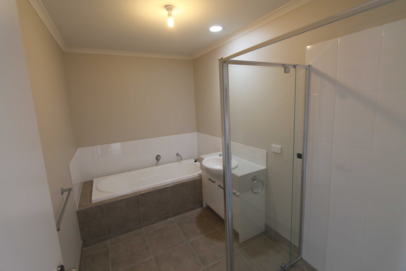 2/10 Chiara Court BROWN HILL 6