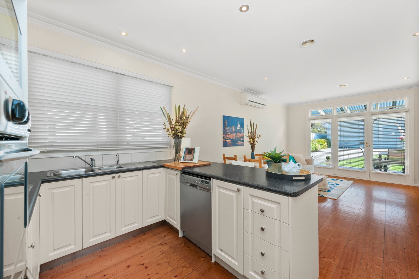 Gallery: 210 Dawson St South