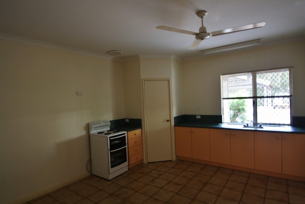 2/10 De Pledge Drive CABLE BEACH 3