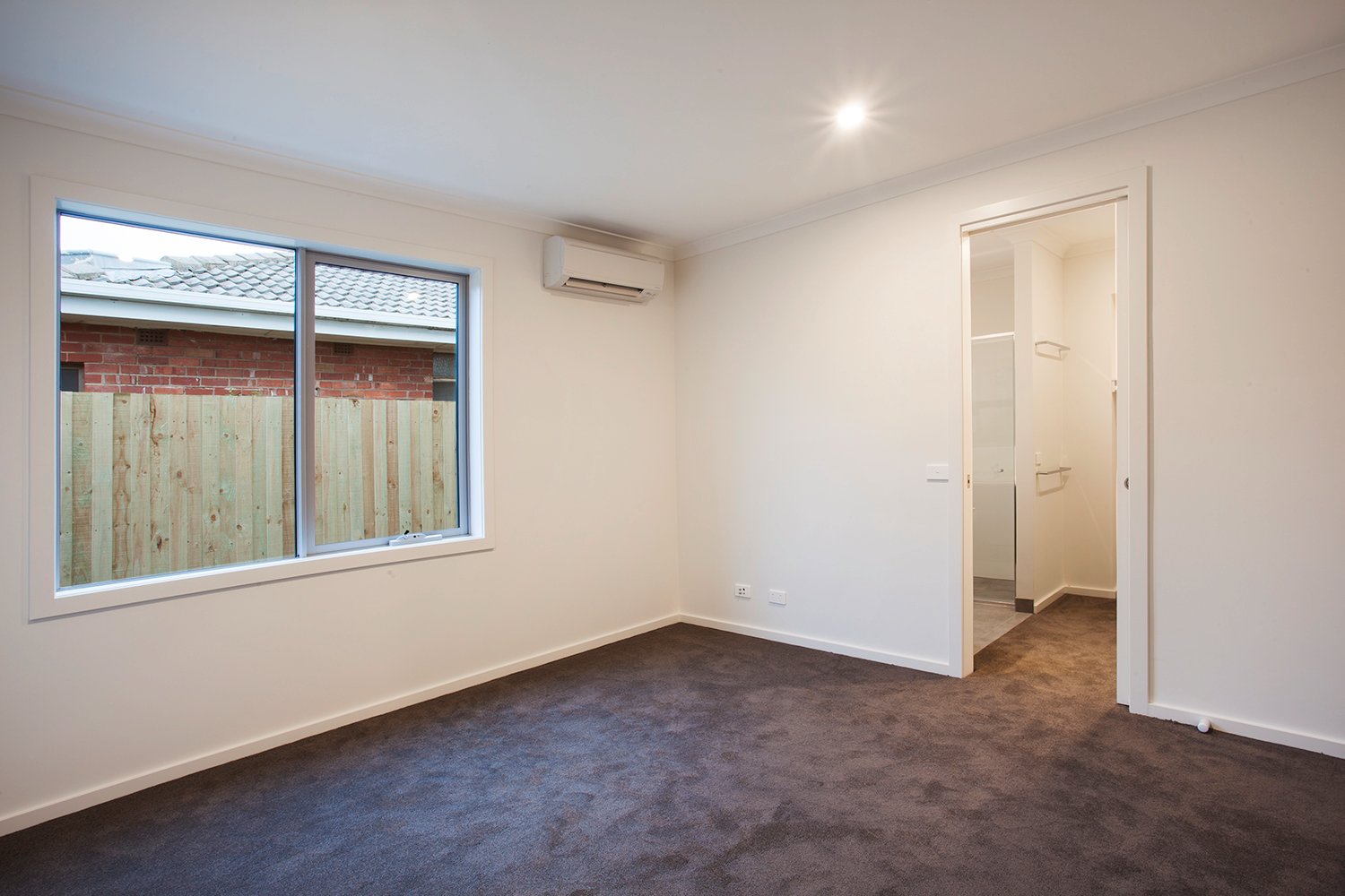 Gallery: 2/10 Dickens Street