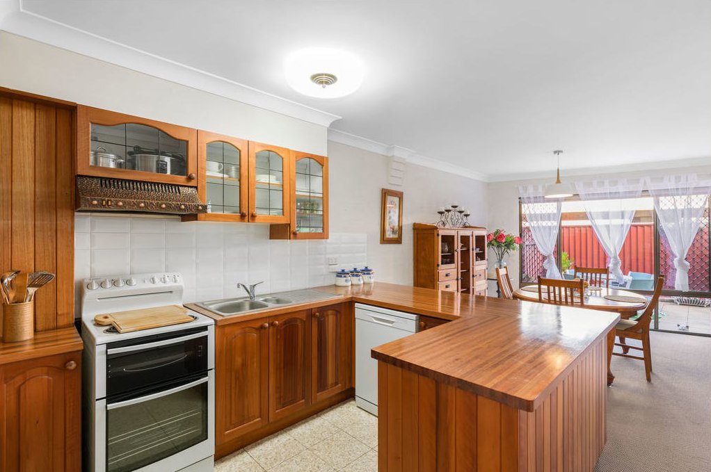 2/10 Elizabeth Street COFFS HARBOUR 9