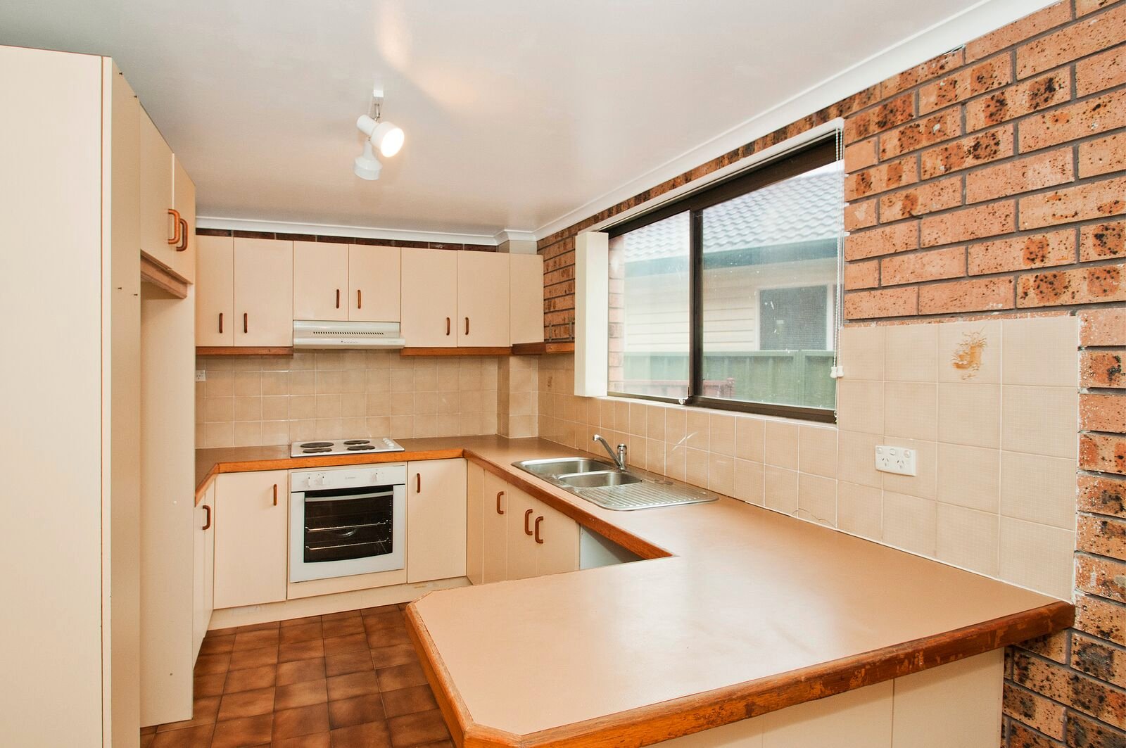 2/10 Farmborough Road FARMBOROUGH HEIGHTS 1