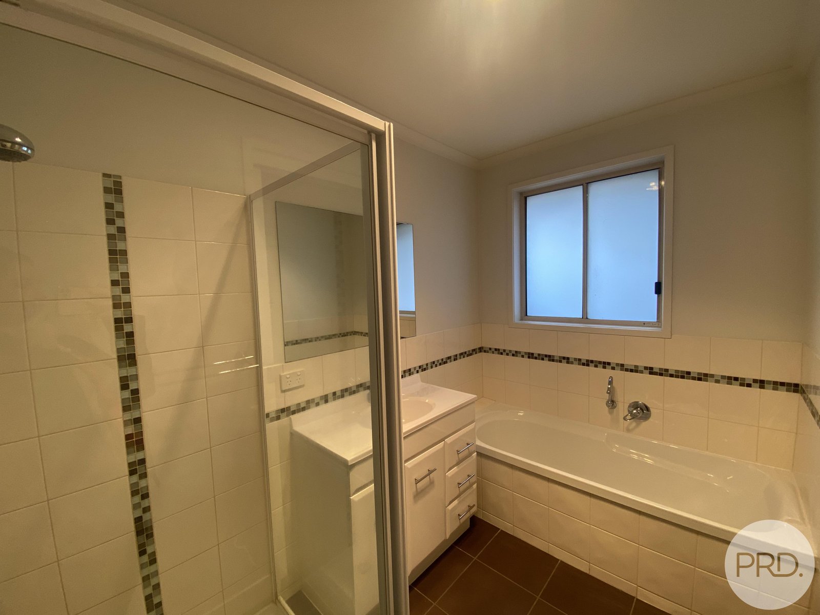 2/10 Fenwick Court DERWENT PARK 8