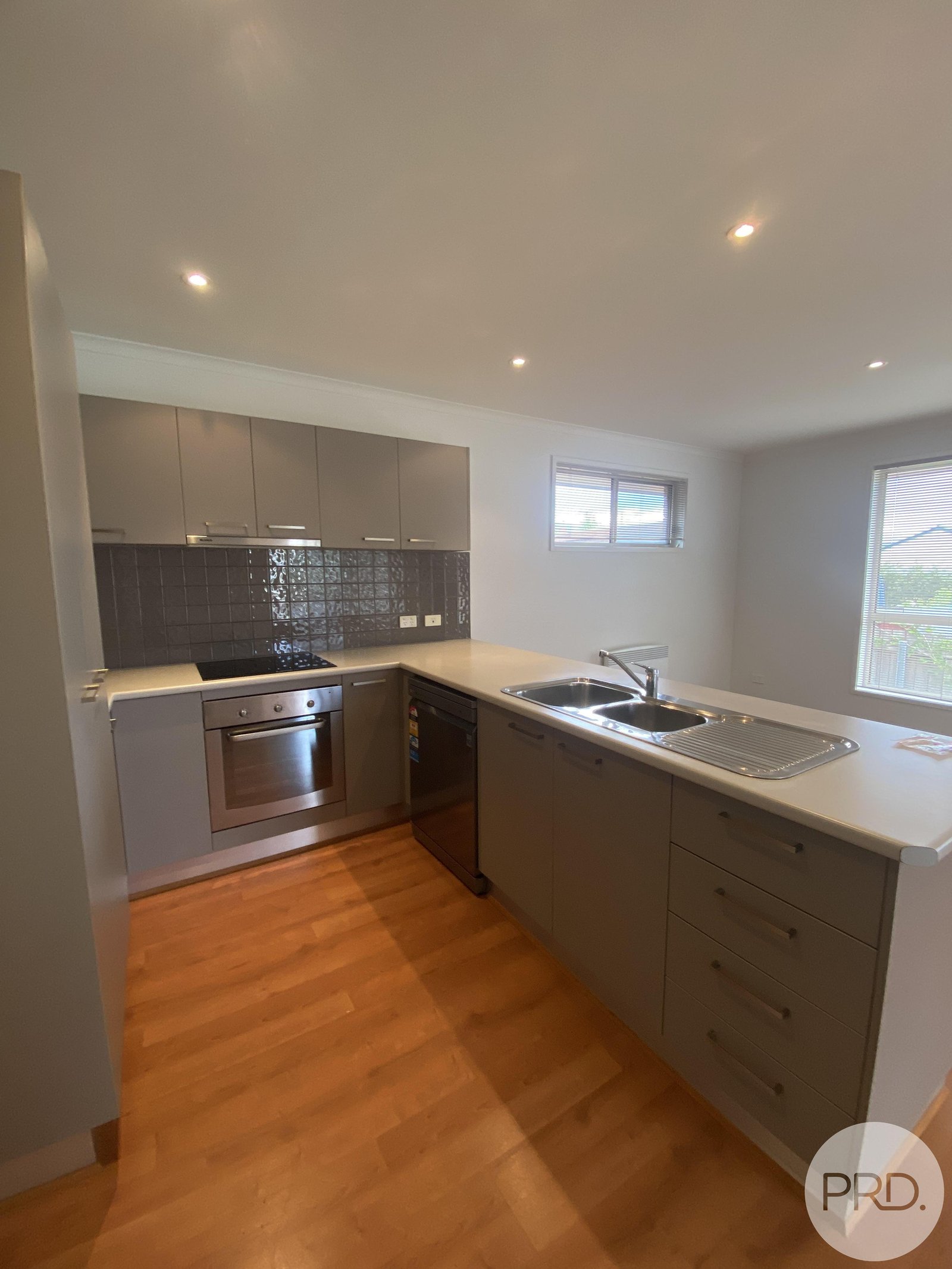 2/10 Fenwick Court DERWENT PARK 2