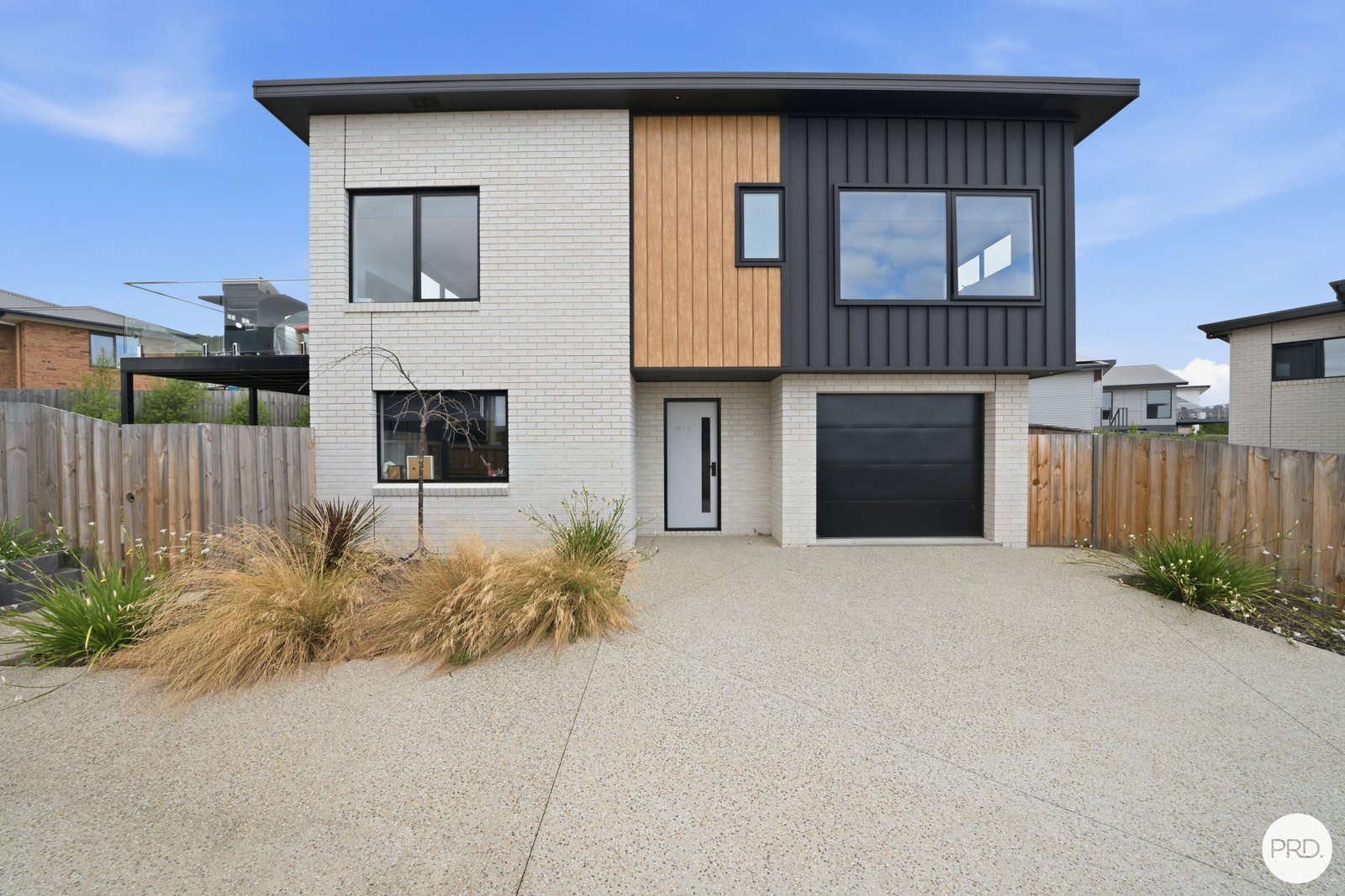 2/10 Garrett Court OAKDOWNS 4