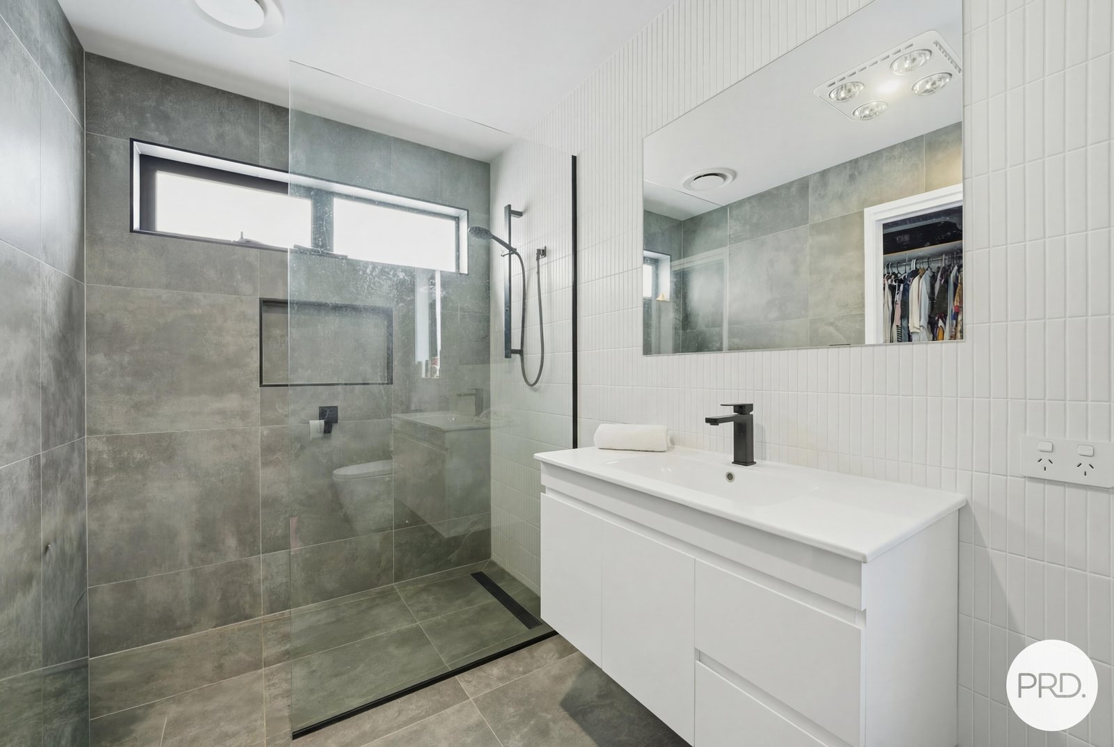 2/10 Garrett Court OAKDOWNS 6