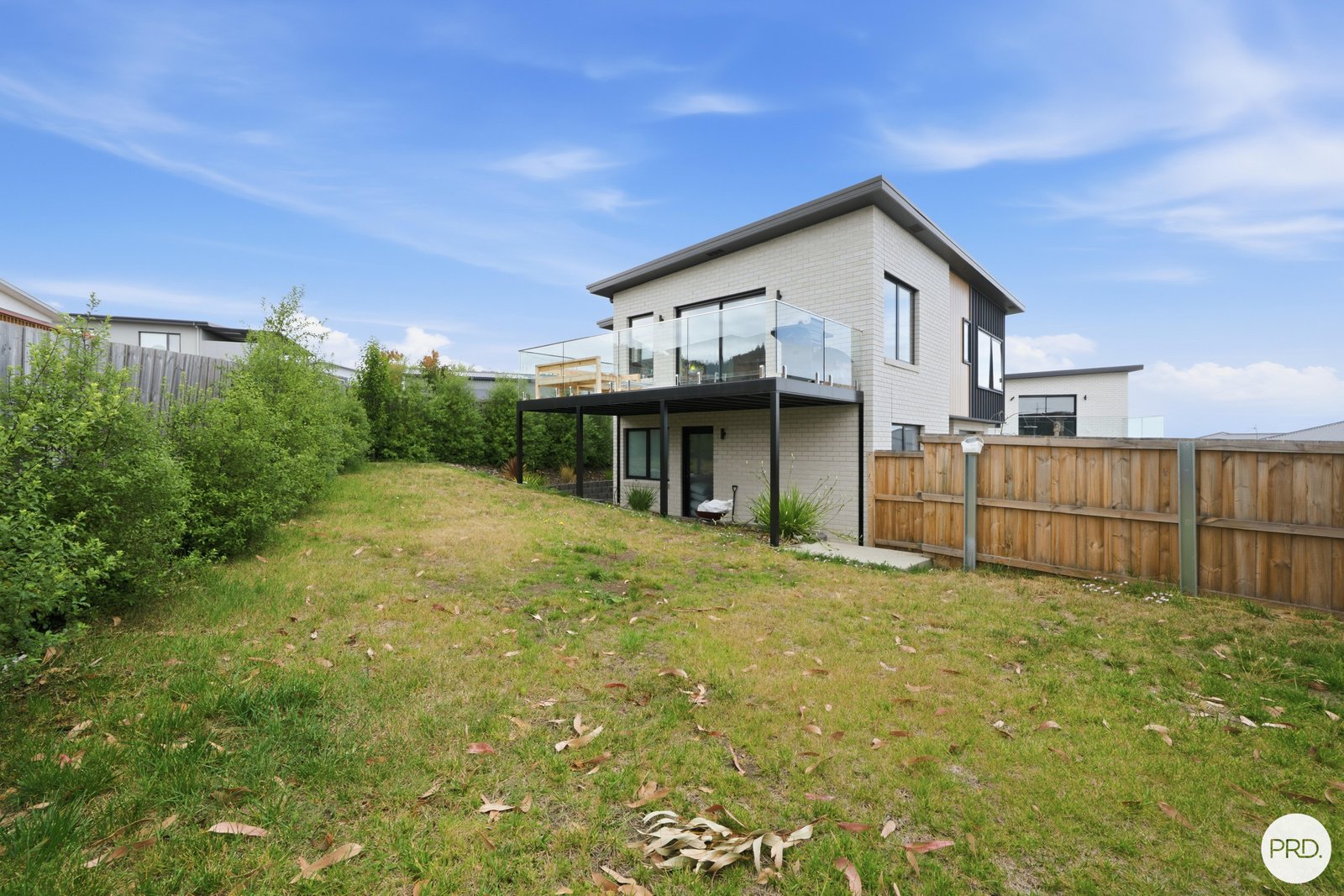 2/10 Garrett Court OAKDOWNS 11