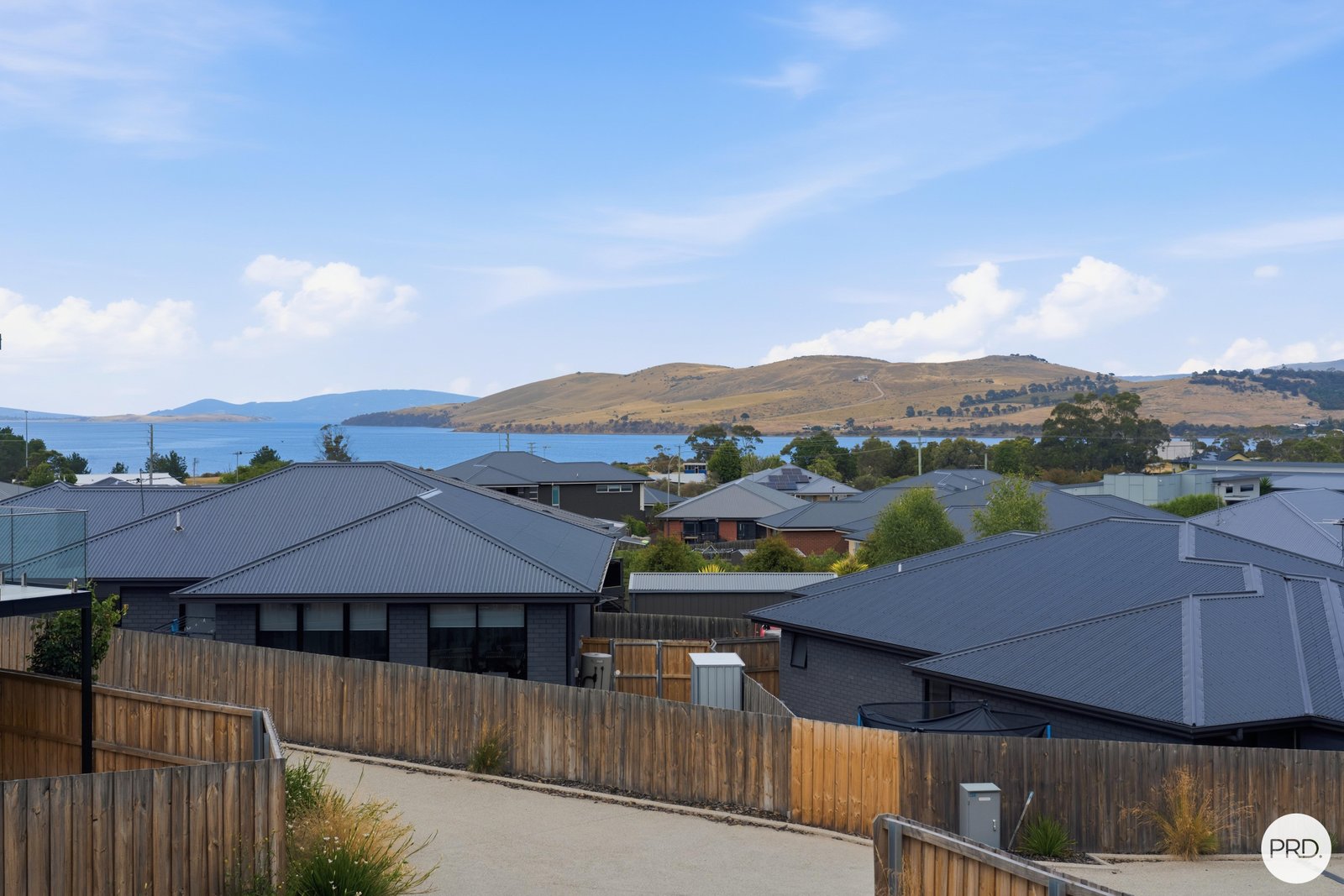 2/10 Garrett Court OAKDOWNS 12