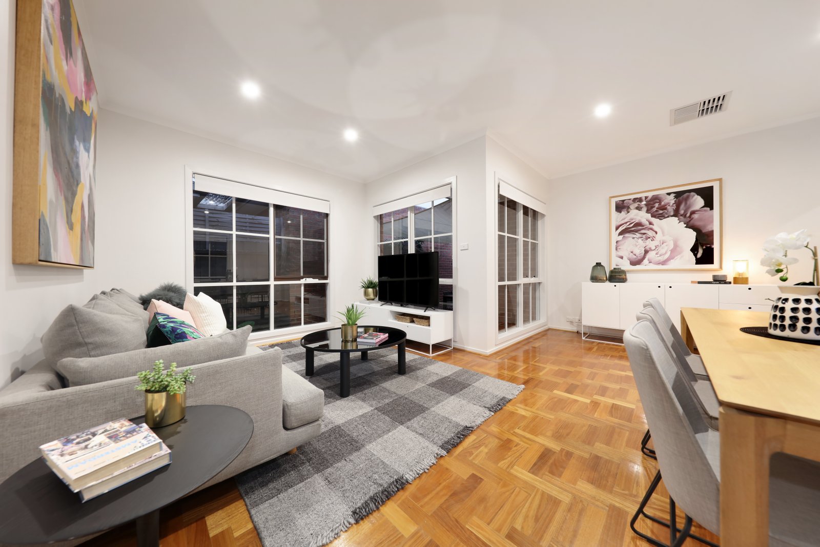 Gallery: 2/10 Hall Street