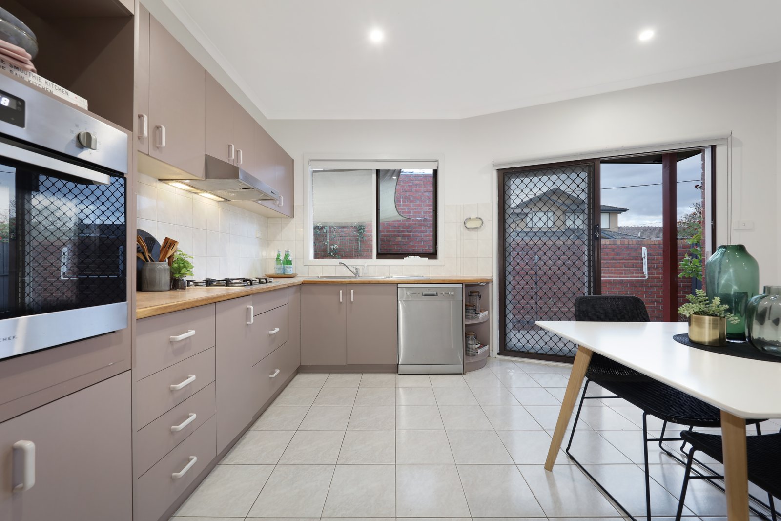 Gallery: 2/10 Hall Street