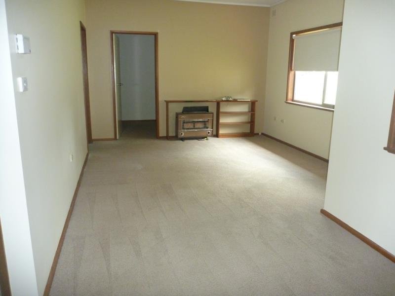 2/10 Henschke Ave  TOLLAND 2