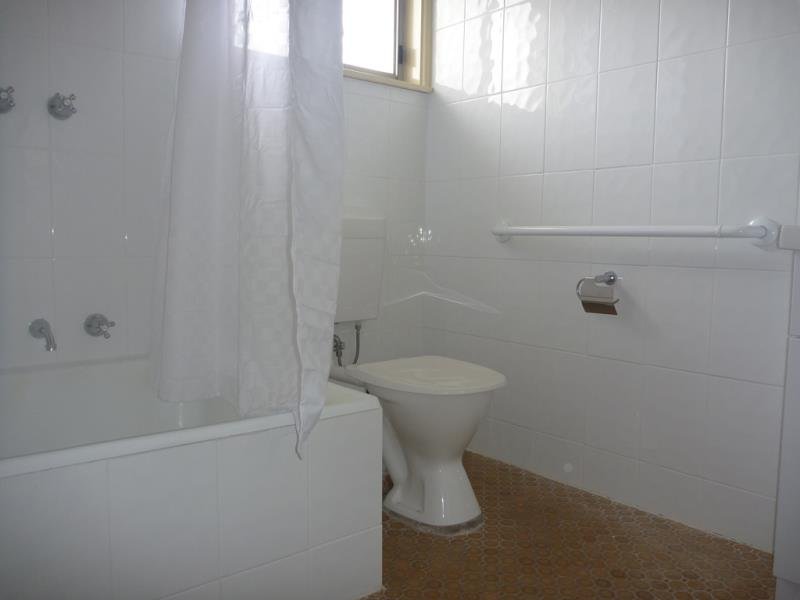 2/10 Henschke Ave  TOLLAND 5