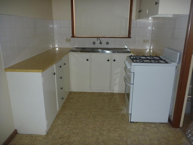 2/10 Henschke Ave  TOLLAND 6