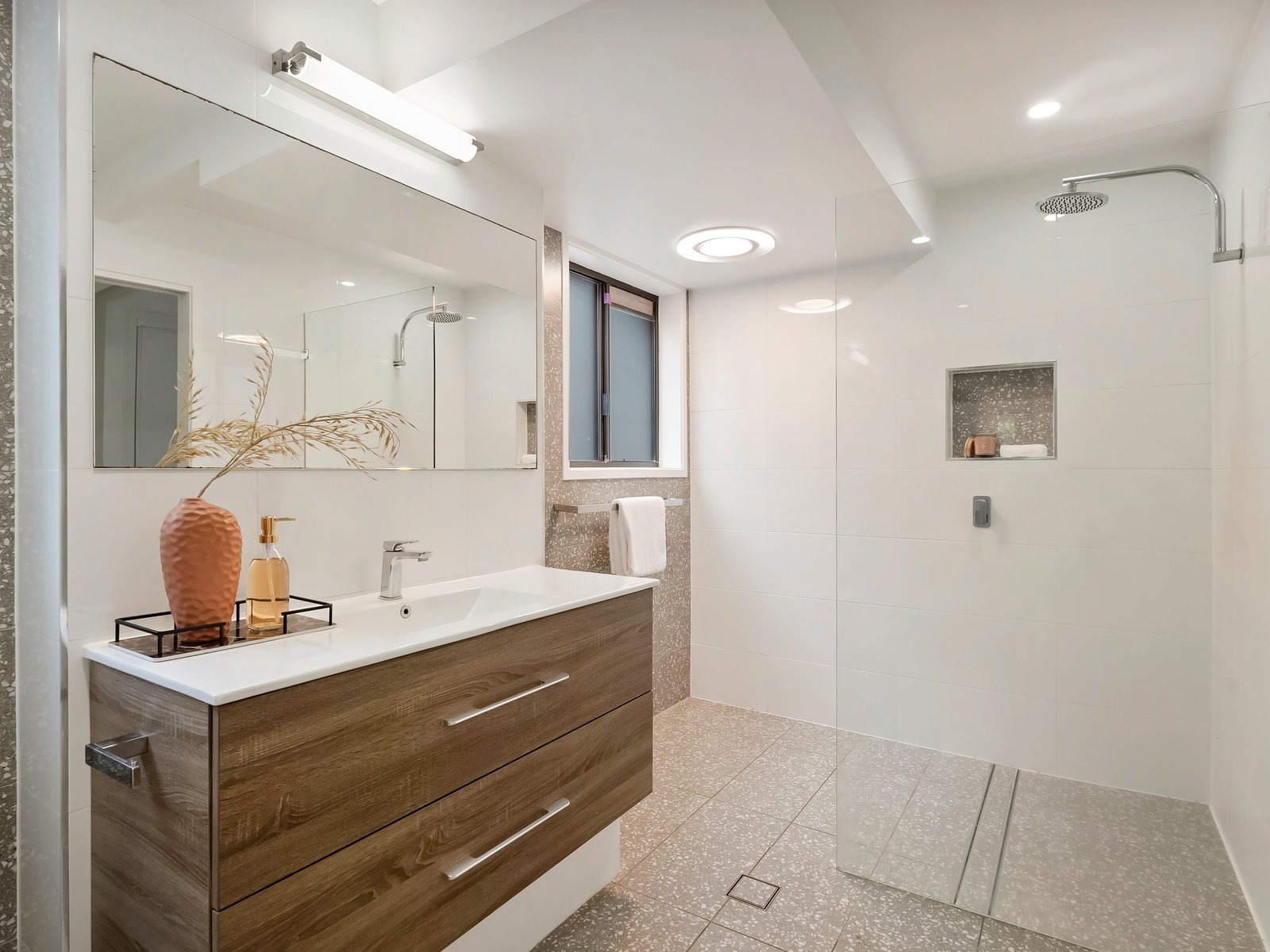 2/10 Hungerford Lane KINGSCLIFF 13