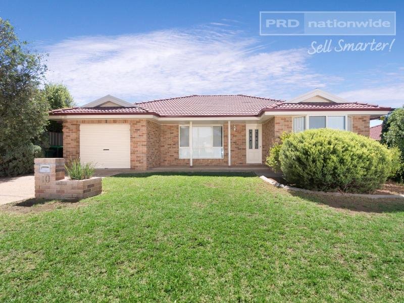 2/10 Illeura Road BOURKELANDS 1