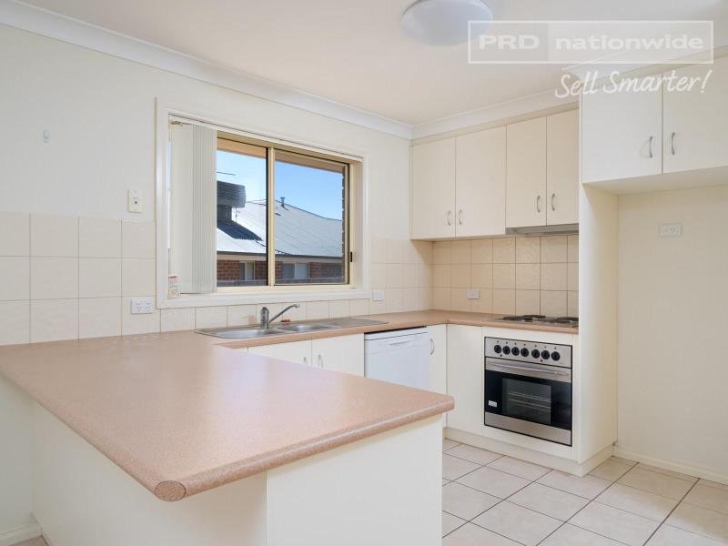 2/10 Illeura Road BOURKELANDS 5