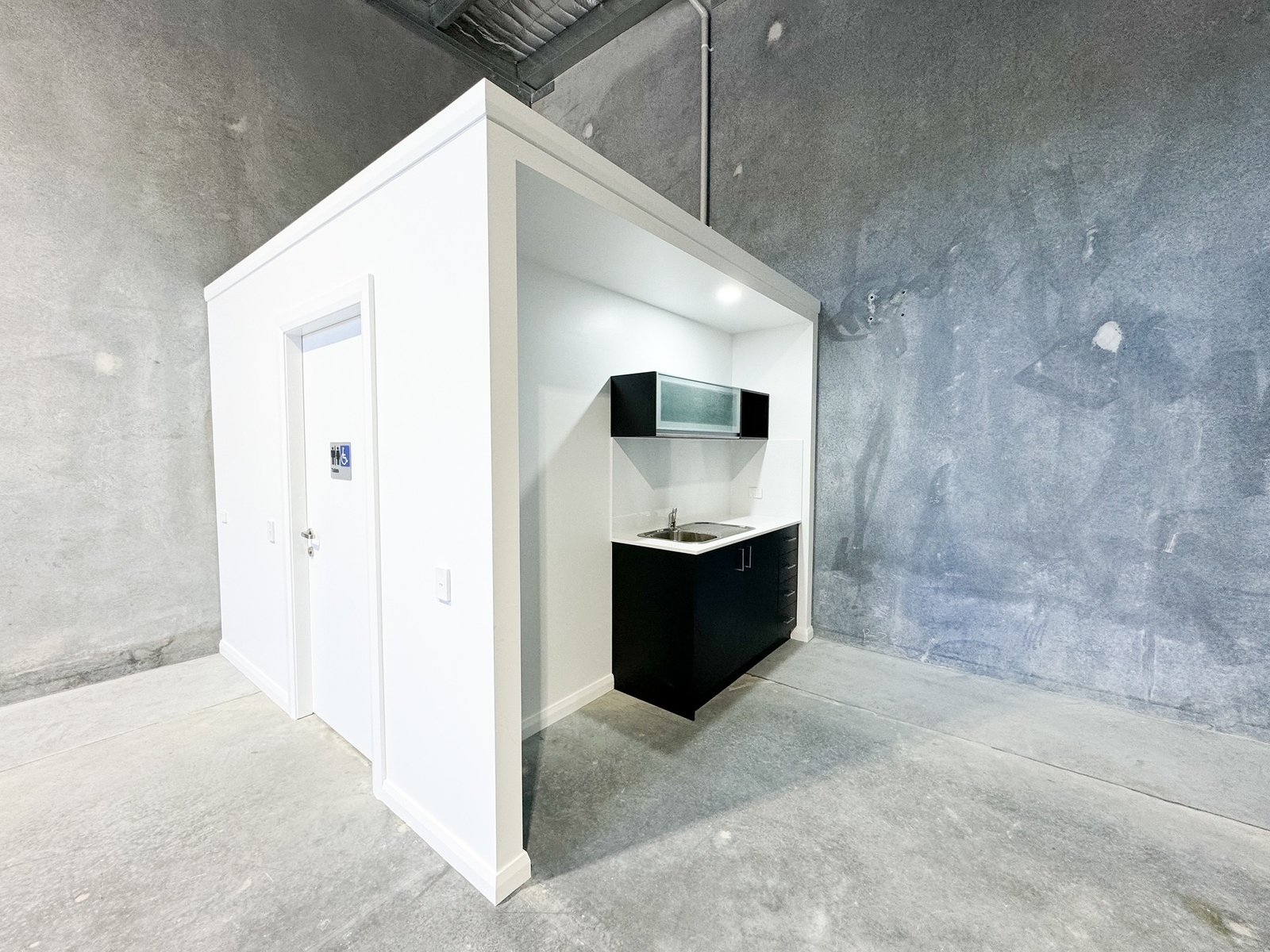 2/10 Innovation Close TAYLORS BEACH 8
