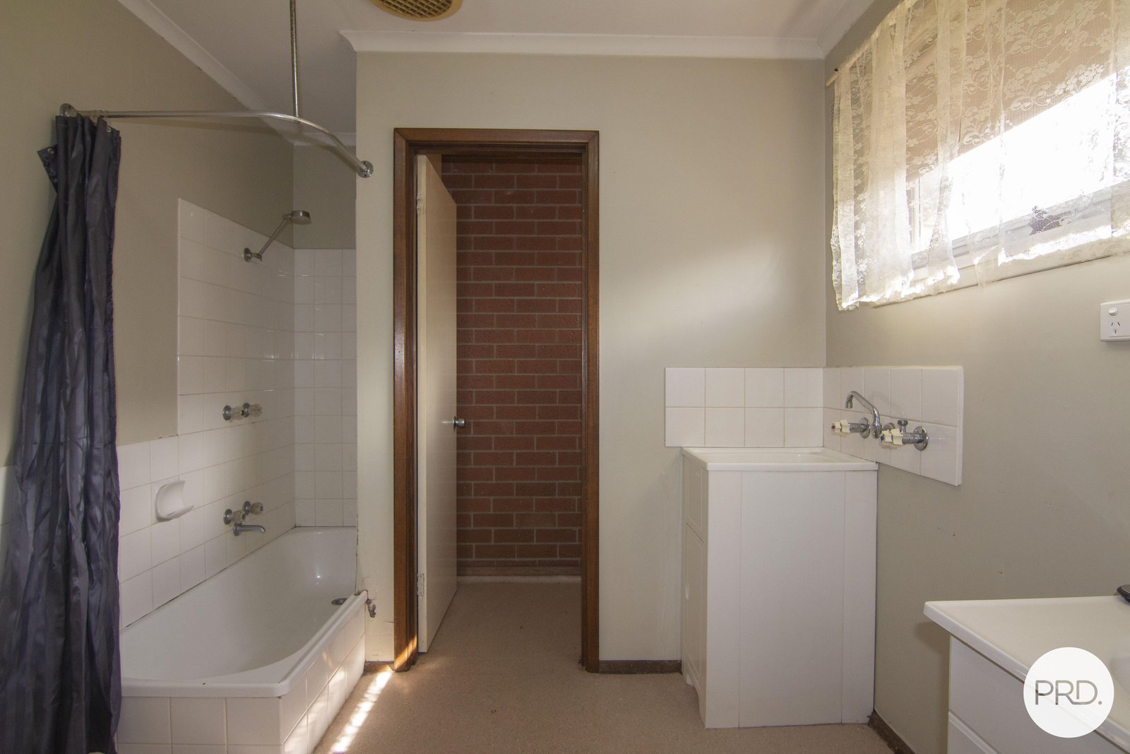 2/10 John Street WENDOUREE 7