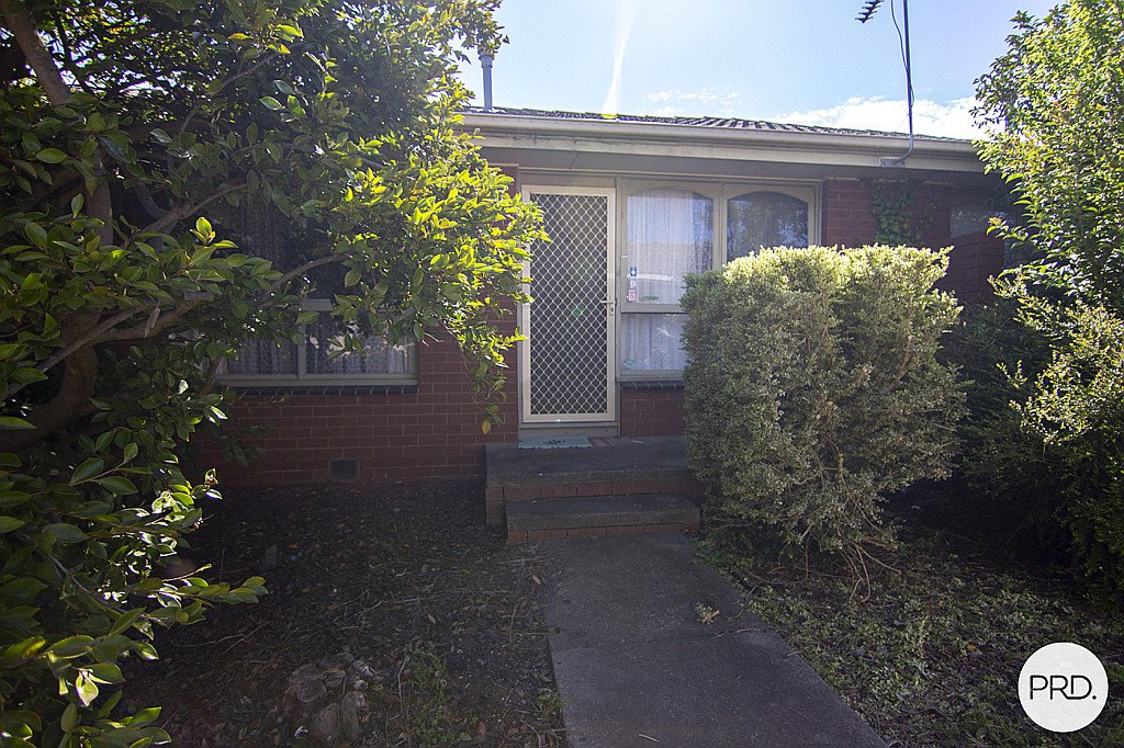 2/10 John Street WENDOUREE 2