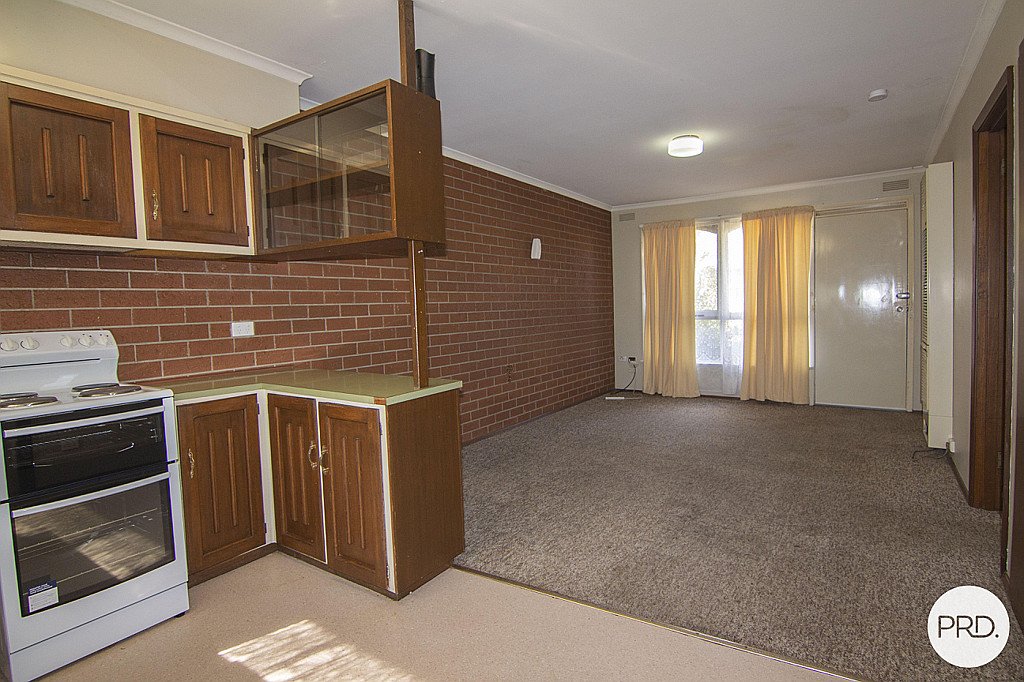 2/10 John Street WENDOUREE 4