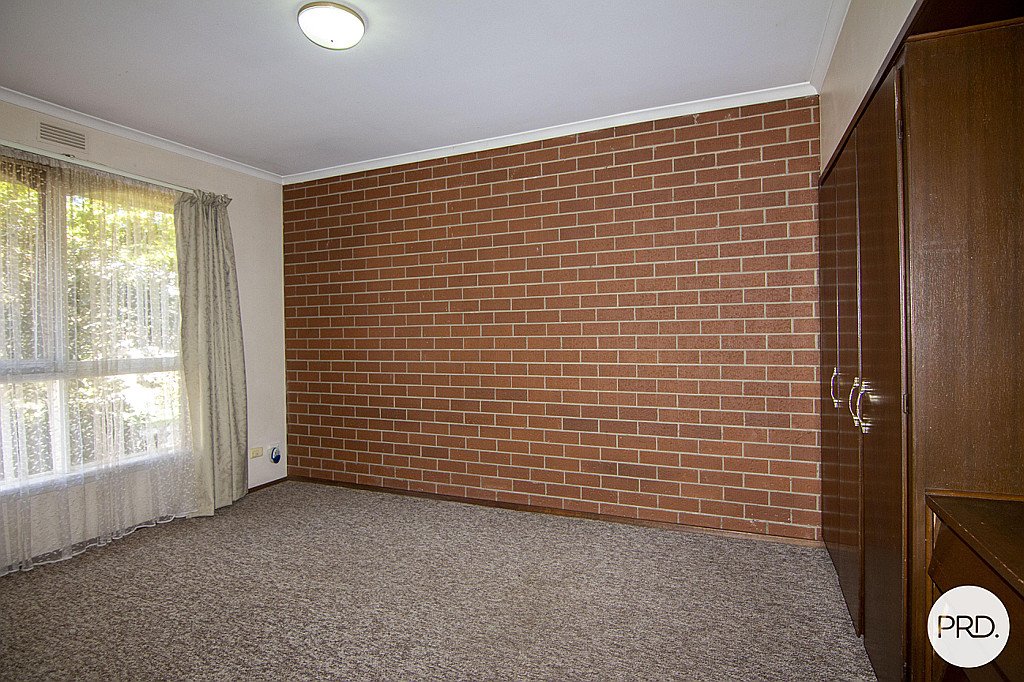2/10 John Street WENDOUREE 8