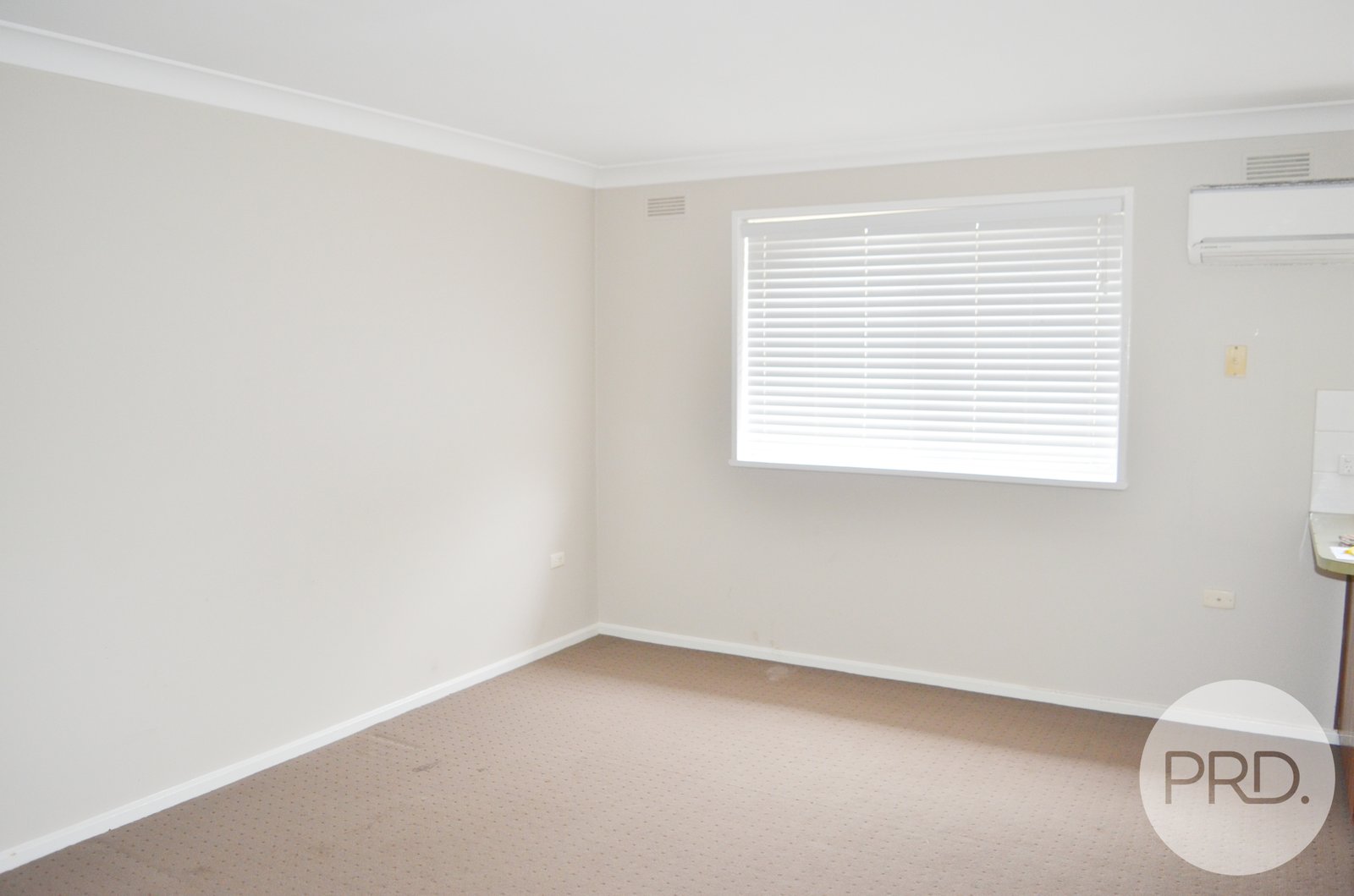 2/10 Joyes Place TOLLAND 3