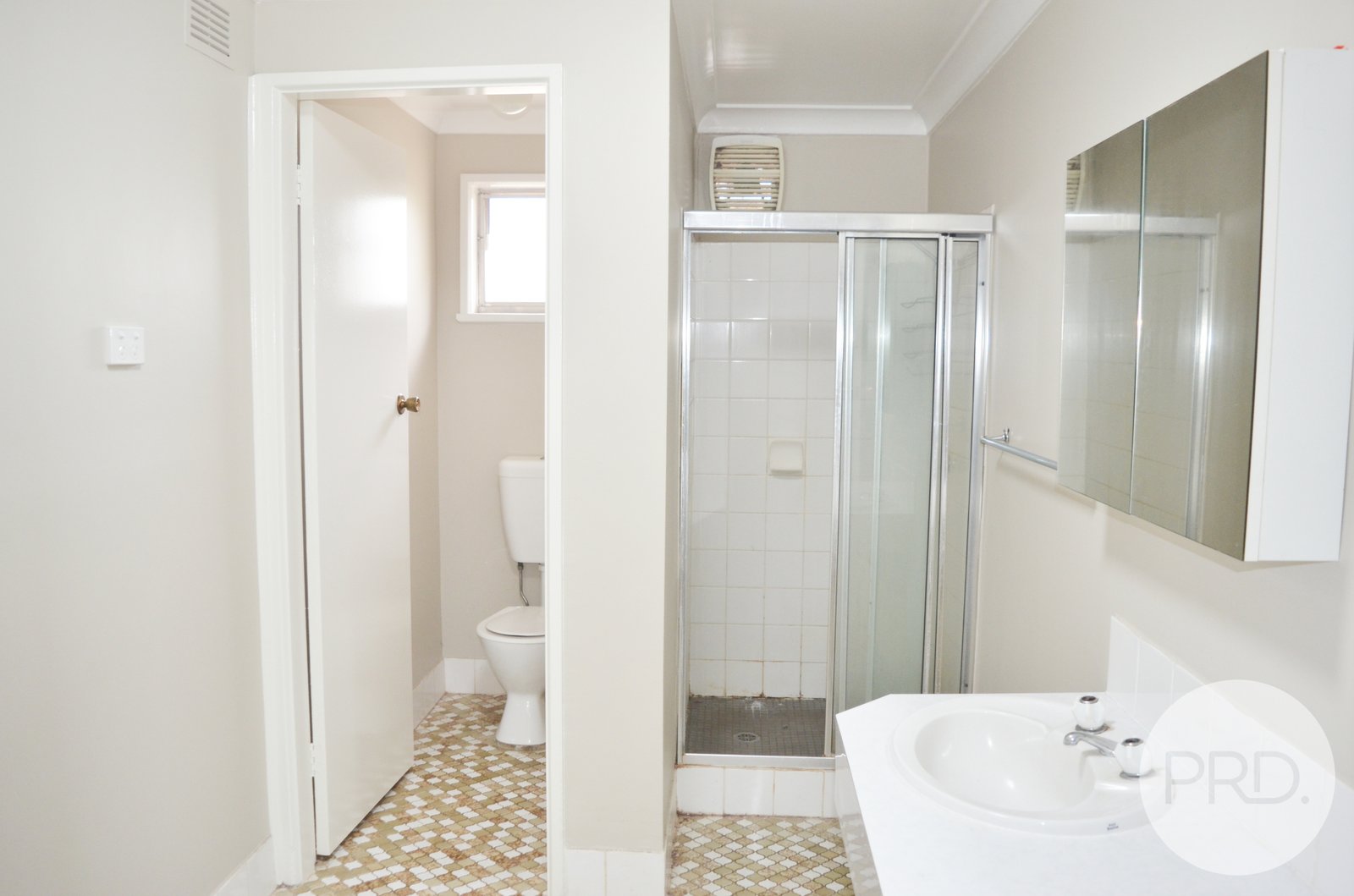 2/10 Joyes Place TOLLAND 4