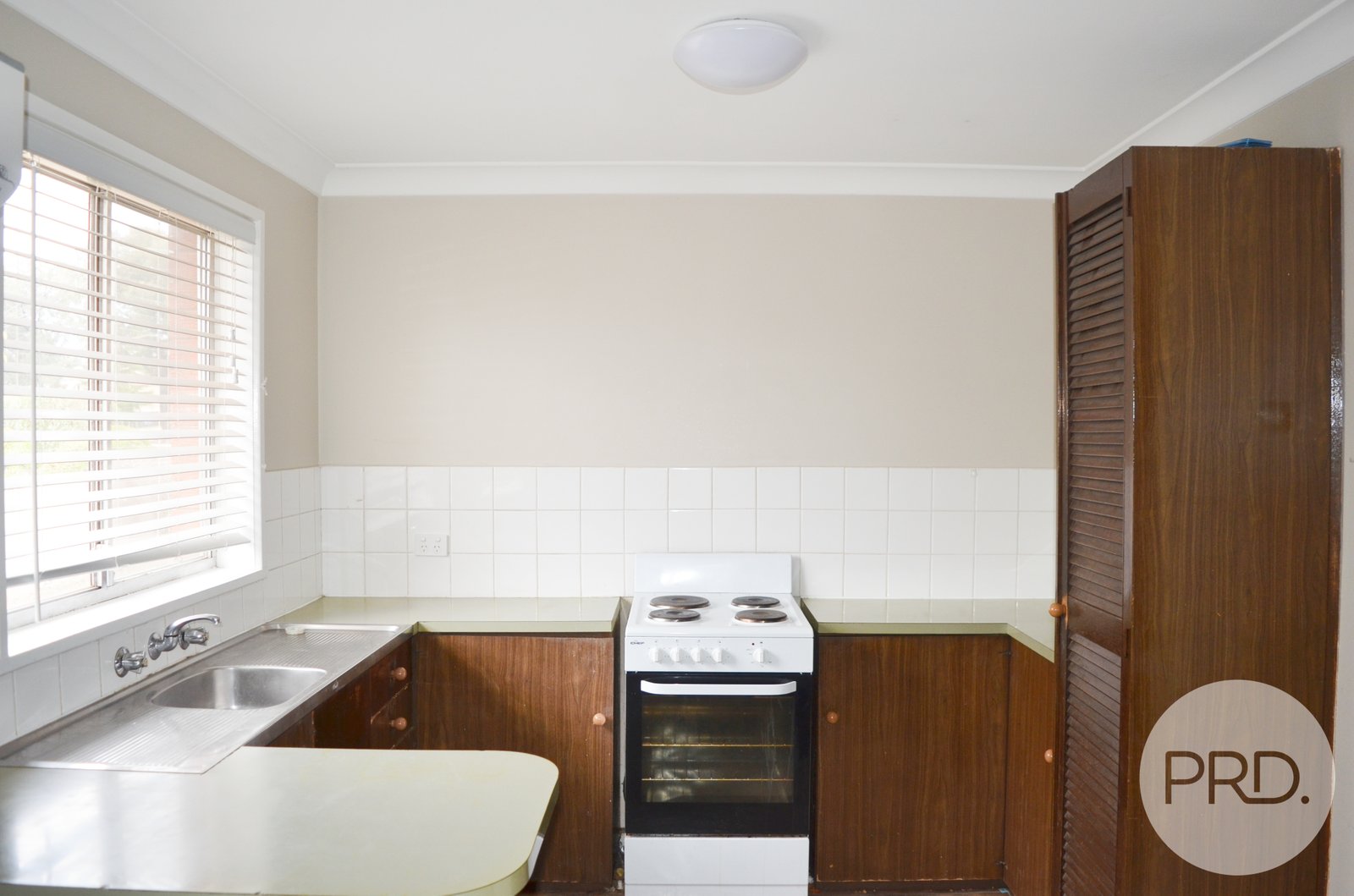 2/10 Joyes Place TOLLAND 5