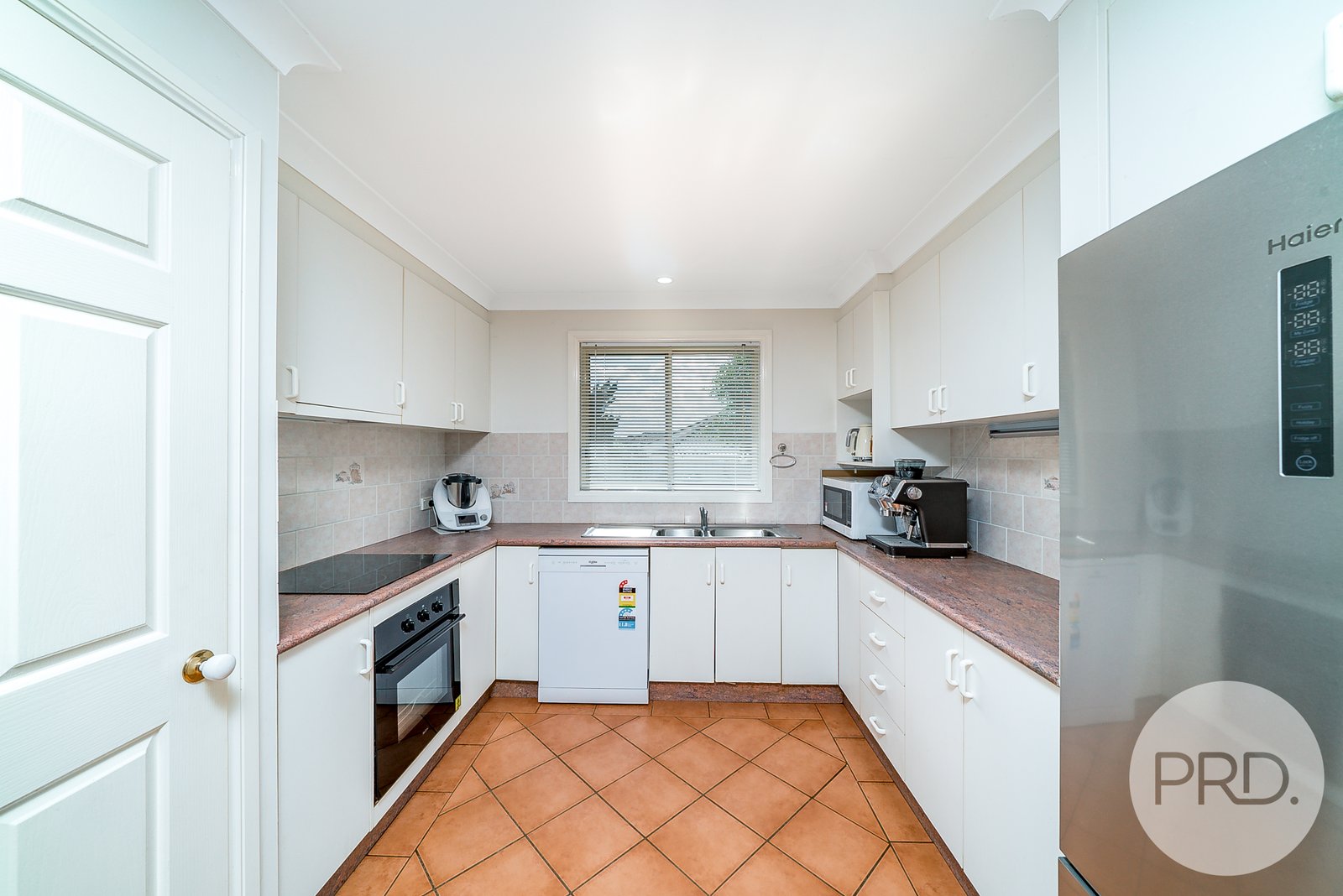 2/10 Kaloona Drive BOURKELANDS 3