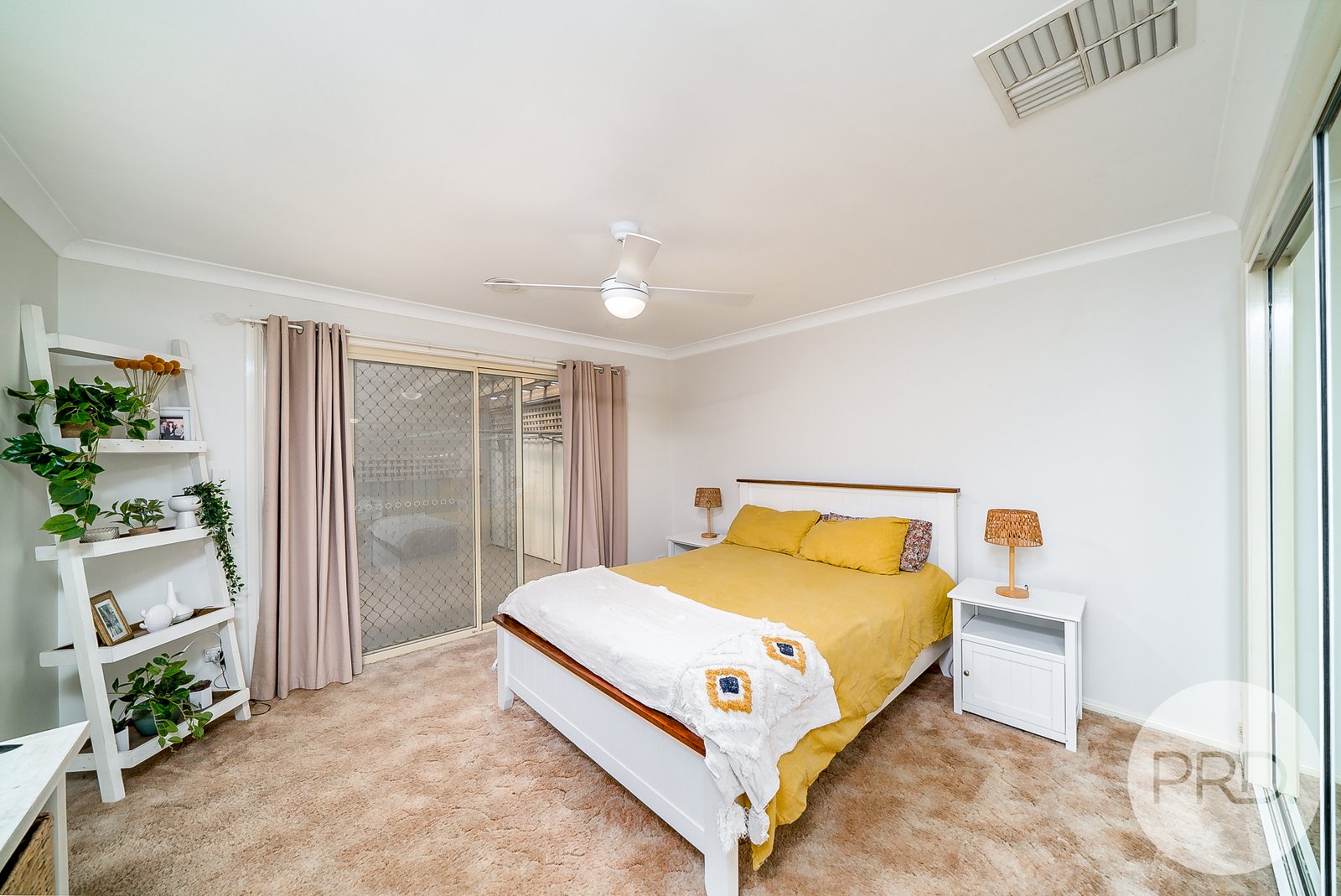 2/10 Kaloona Drive BOURKELANDS 5