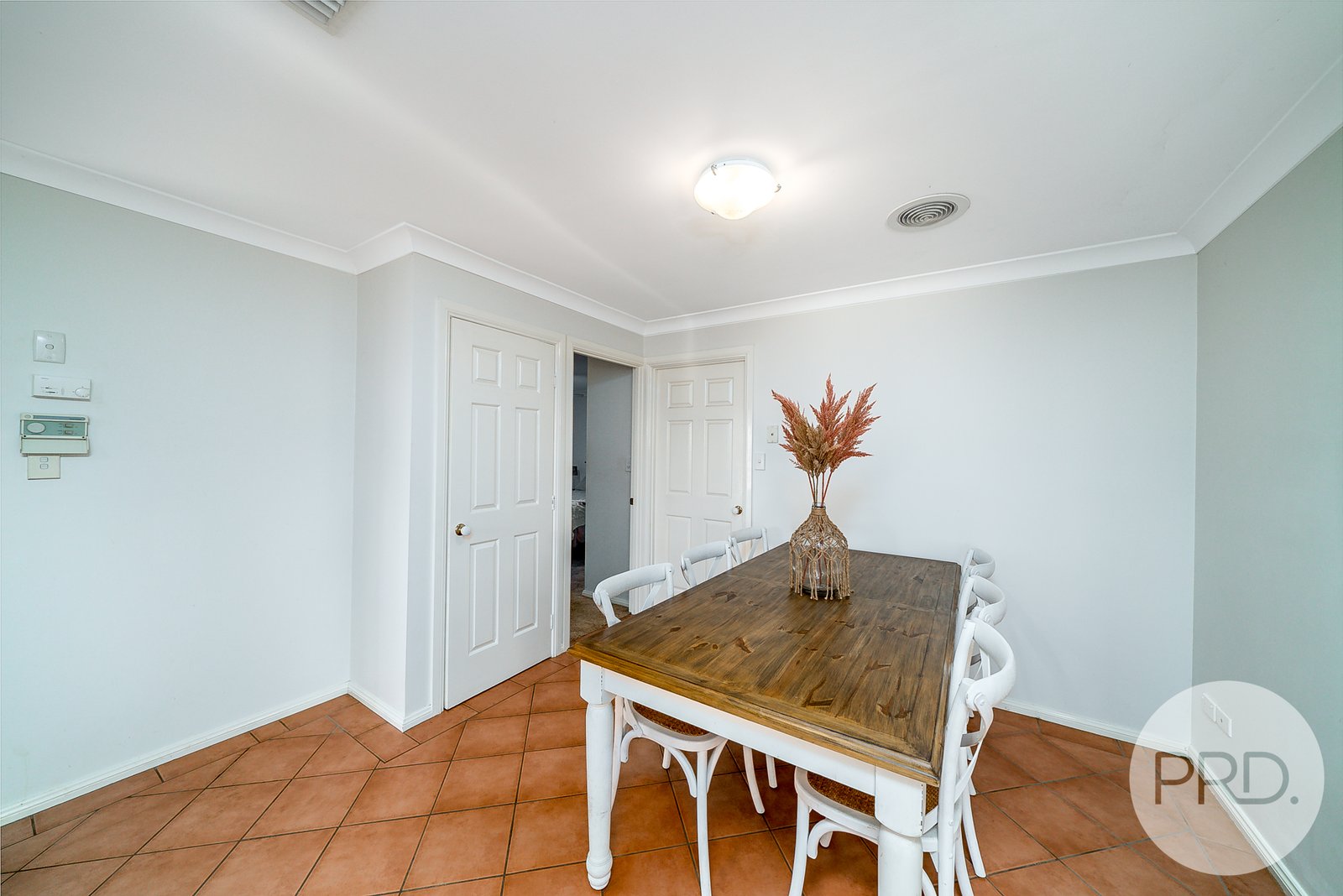 2/10 Kaloona Drive BOURKELANDS 6