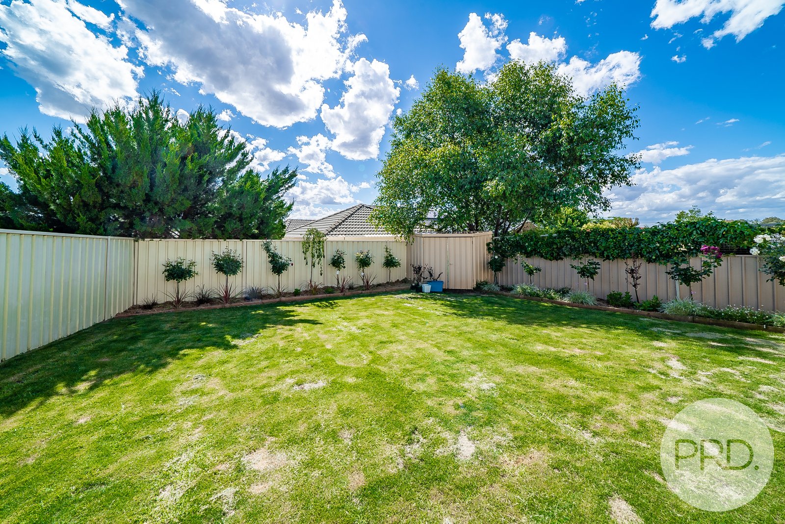 2/10 Kaloona Drive BOURKELANDS 10