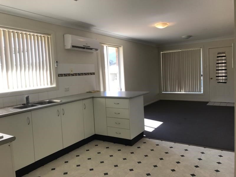 2/10 Karwin Street TAMWORTH 4