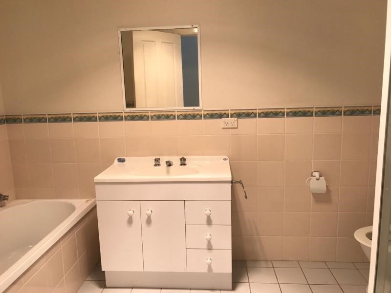 2/10 Karwin Street TAMWORTH 8