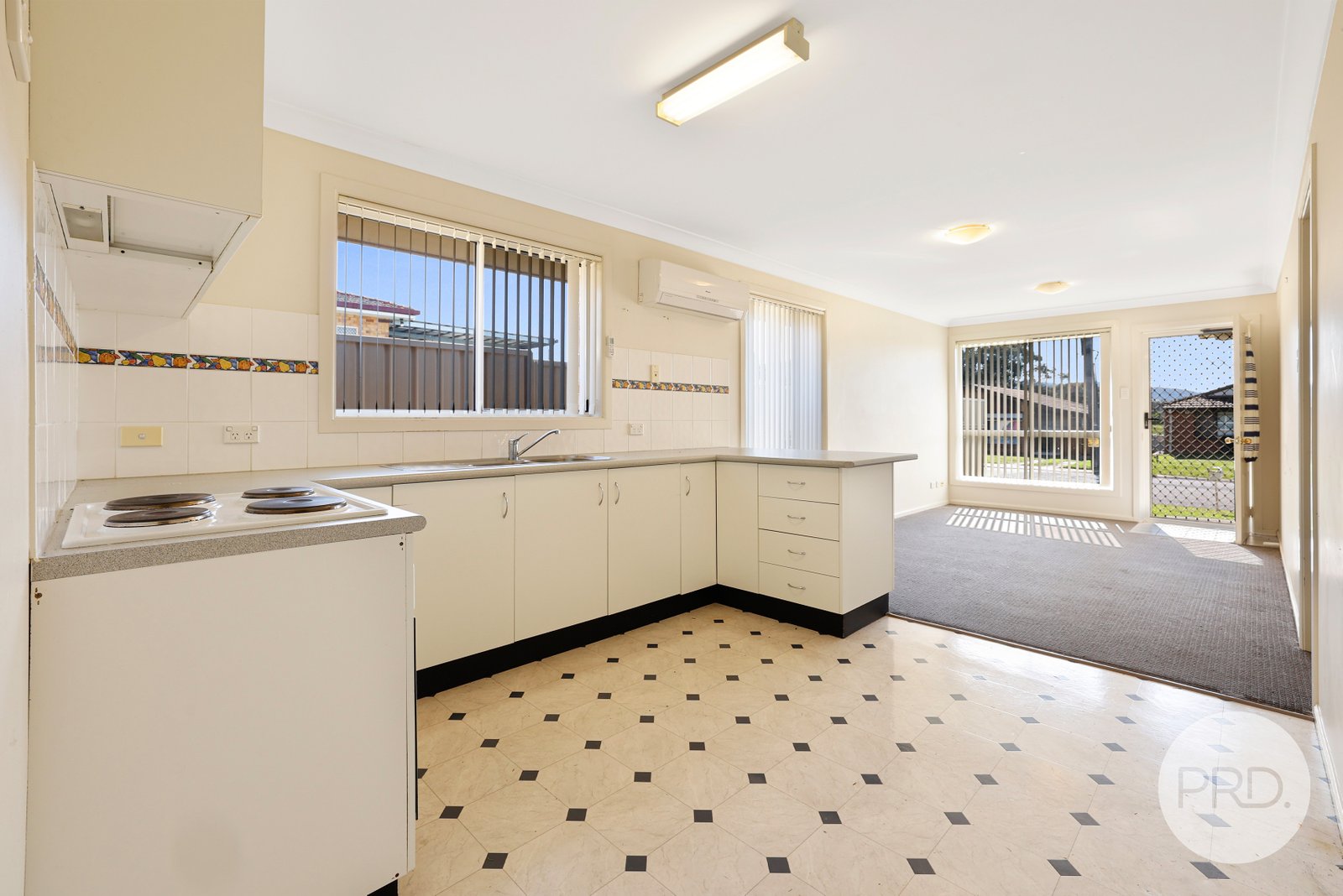 2/10 Karwin Street TAMWORTH 15