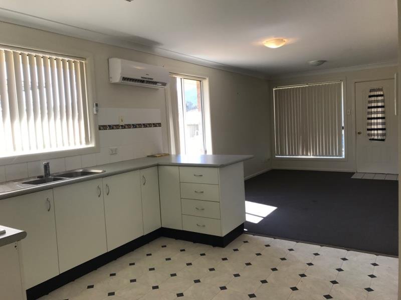 2/10 Karwin Street TAMWORTH 4