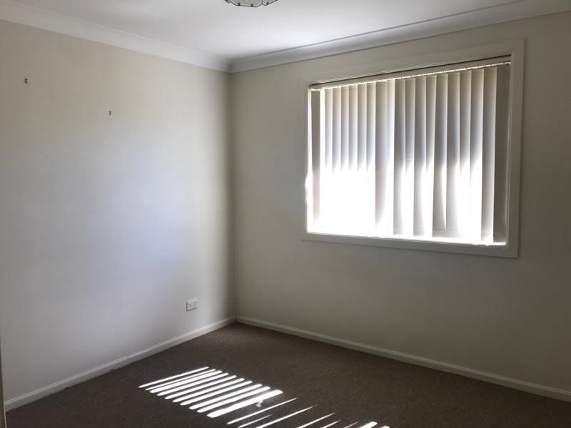 2/10 Karwin Street TAMWORTH 5
