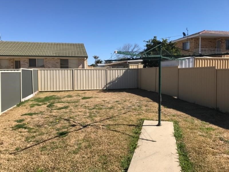 2/10 Karwin Street TAMWORTH 7