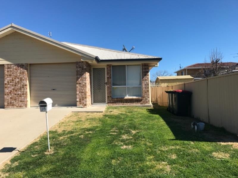 2/10 Karwin Street TAMWORTH 1