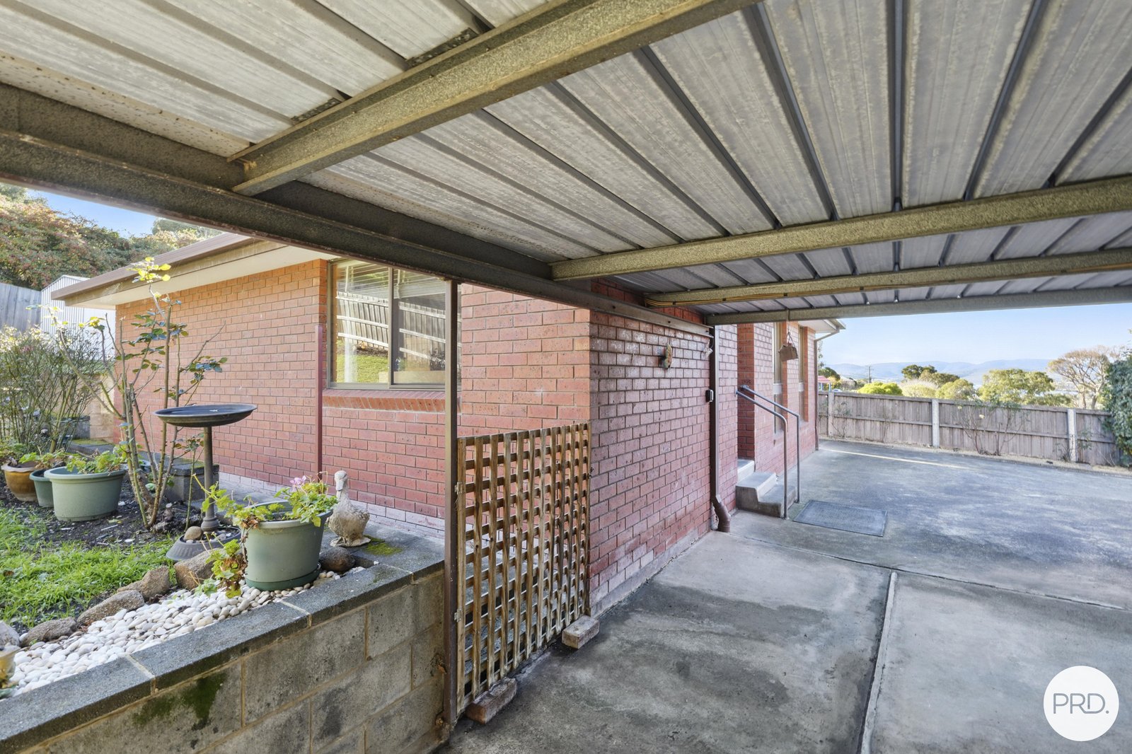 2/10 Kilander Crescent BERRIEDALE 23