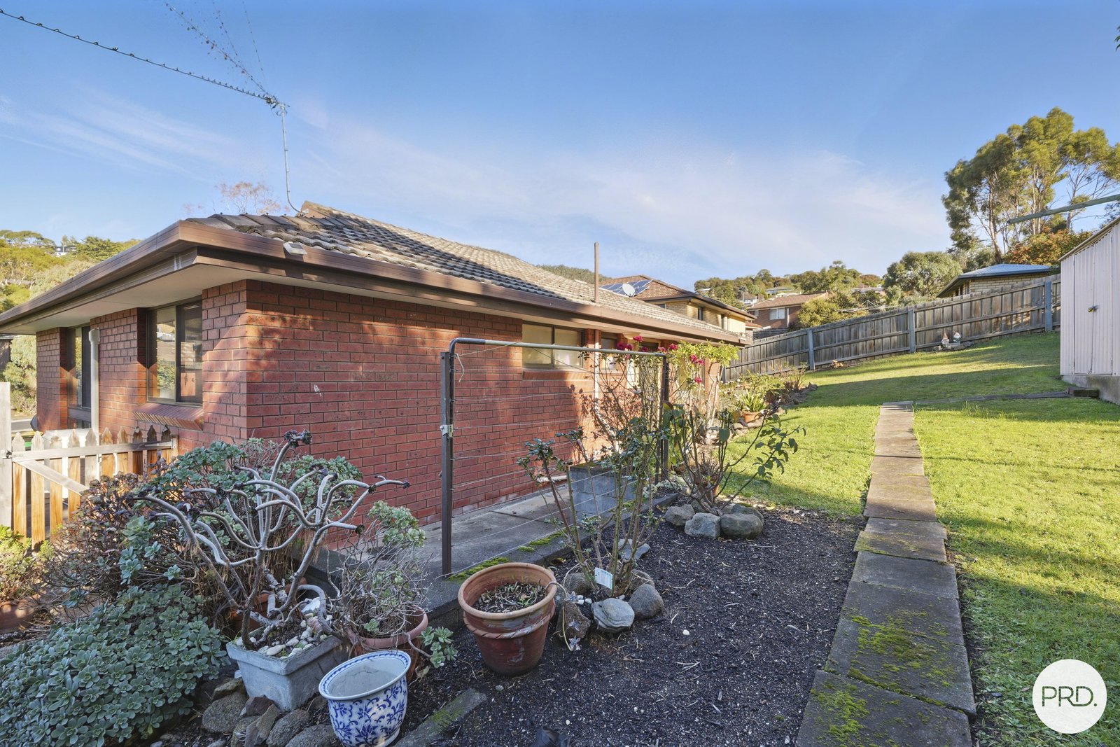 2/10 Kilander Crescent BERRIEDALE 24