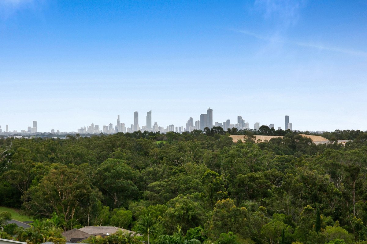 2/10 Laceflower Court REEDY CREEK 4