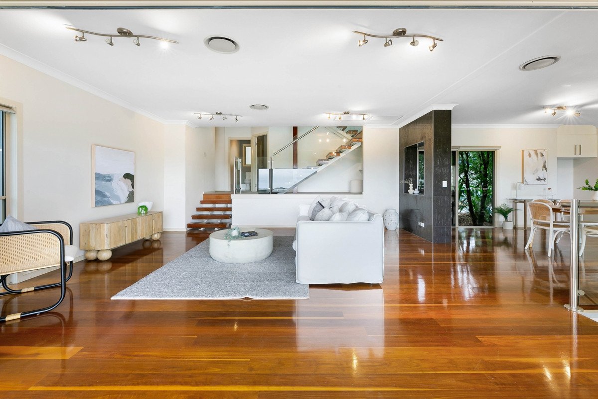 2/10 Laceflower Court REEDY CREEK 8