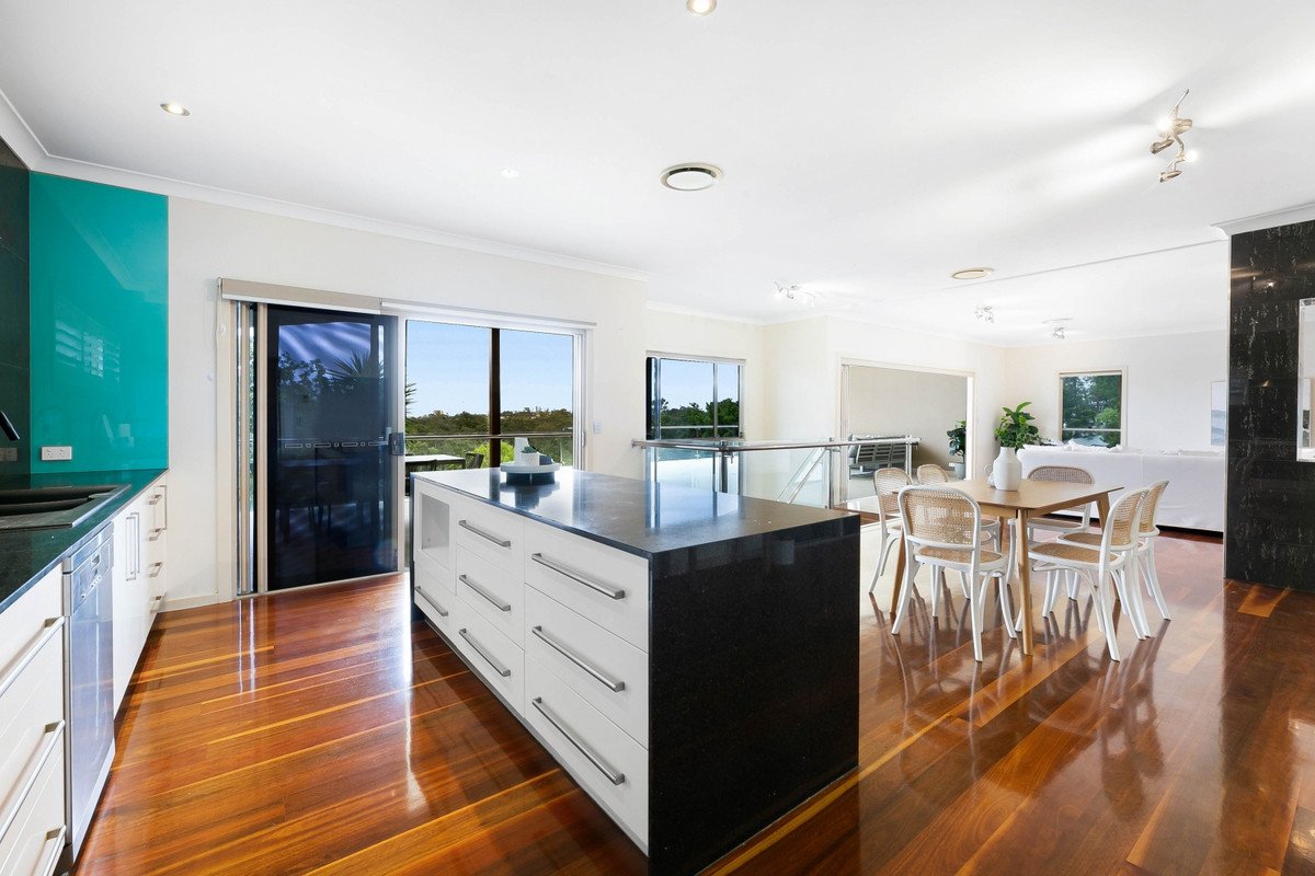 2/10 Laceflower Court REEDY CREEK 9